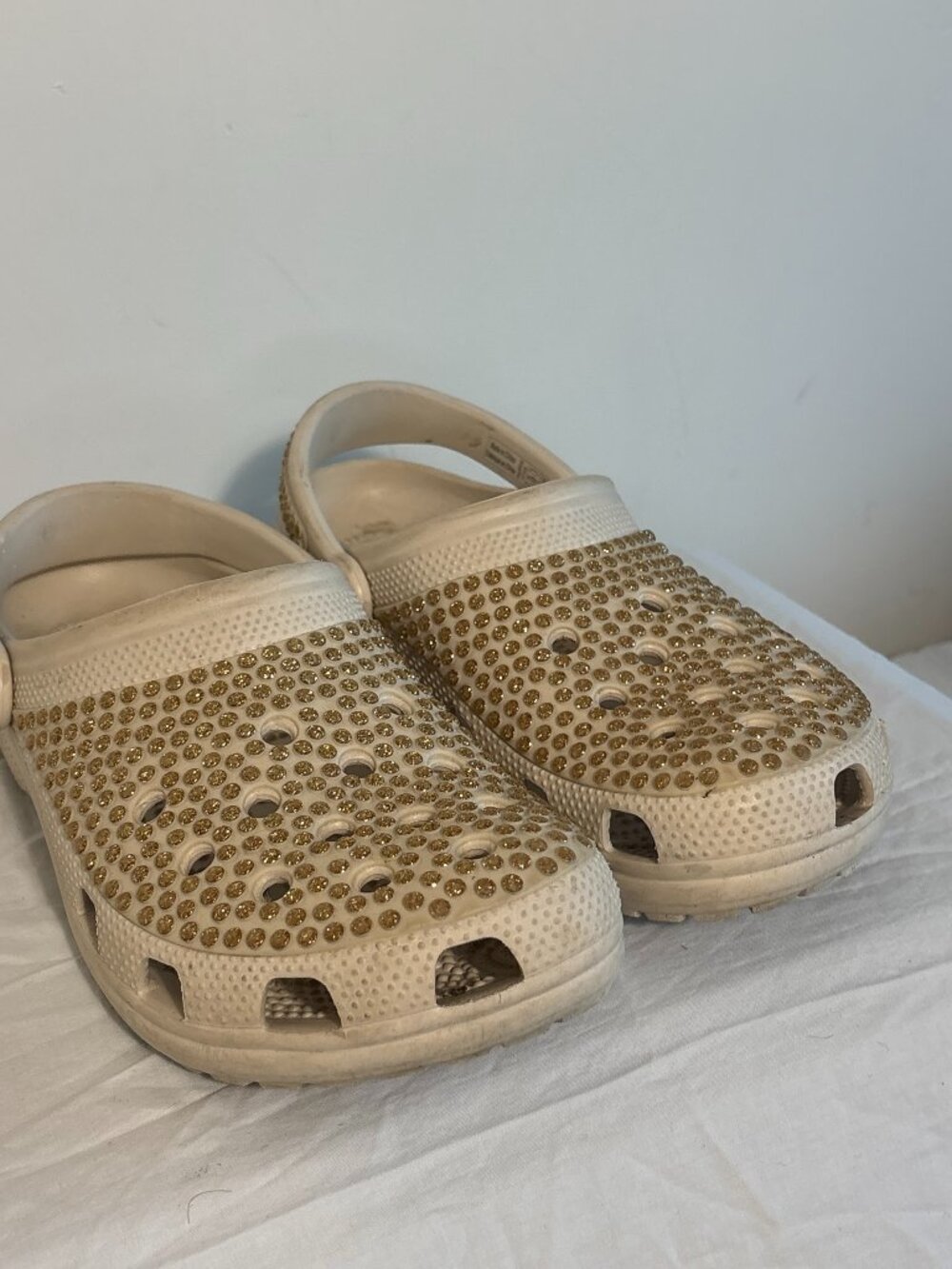 Crocs Classic Glitter Rhinestone Clogs Cream Gold Women’s Size 9